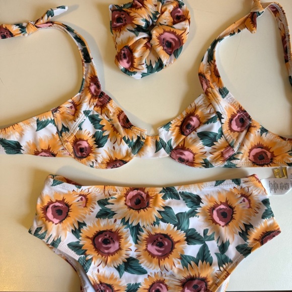 Nasty Gal Sunflower Tie Bikini and Scrunchie Set Size 2 NWT - Picture 13 of 16